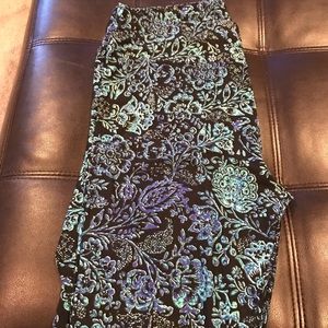 Lularoe paisley black background tall and curvy